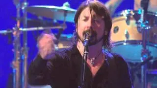 Dave Grohl stops show because fight! (iTunes Festival 2011)