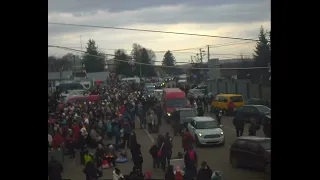 Ukraina - widok uciekających osób na granicy w Medyce od strony Ukraińskiej- kilometrowe kolejki
