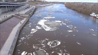 Ледоход на  реке Туре, город Тюмень. 13 апреля 2019