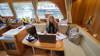 Mother of 3 sells EVERYTHING and now lives and works in a small yacht! Lydia and Willi.