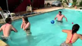 Pet foireux dans une piscine