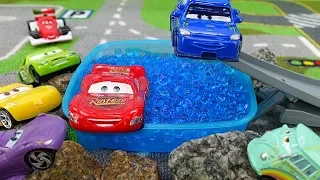 Lightning McQueen toys prepares for races: Toy cars & videos for kids