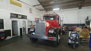 071. 1962 W923 Kenworth