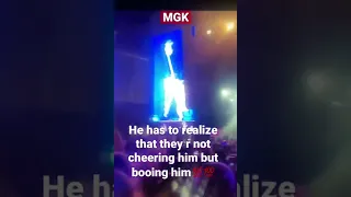 MGK BEING BOOED N DISRESPECTED BY A WHOLE CONCERT 💯