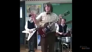 Jack Black plays 'Smoke On The Water' by Deep Purple in "School Of Rock" | 1min.guitar