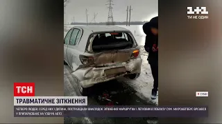Новини України: неподалік Сум маршрутка врізалася в авто, припарковане на узбіччі
