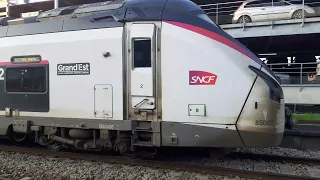 Arrivée et Départ en UM d'un Coradia direction Paris Est