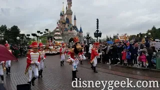 Disneyland Paris: Disney's Christmas Parade!  (La Parade de Noel Disney !)