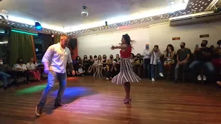 Kelly Reis e Fabiano Vivas - improviso de Samba de Gafieira