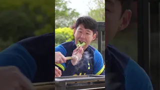 Sonny introduces Korean BBQ to his Spurs team mates