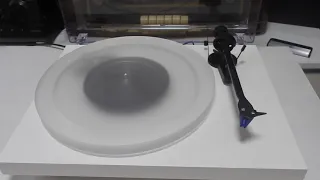 Pro Ject Debut Carbon DC Plattenspieler Turntable  Ortofon 2M Blue Review