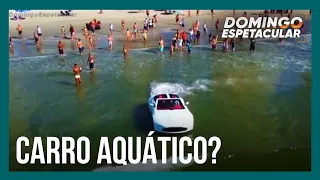 Carro de R$ 700 mil desliza sobre as águas do mar em Balneário Camboriú