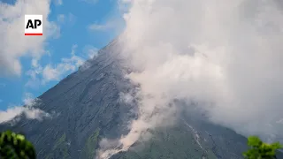 Philippine volcano shows signs of eruption