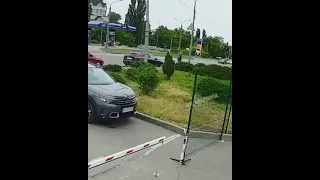 Машина вылетела с дороги. ДТП в Харькове