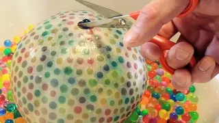 オービーズ8888個で風船スクイーズ作ってみた 8888 Orbeez Balloon Experiment