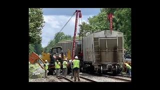 CSX Train Derailment In Covington, Kentucky. 4 Locomotives Rescue Train & Pull It Back To Louisville