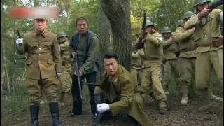 Chinese hunters fighting Japanese troops on the mountain