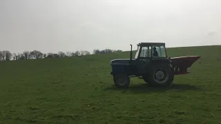 Leyland 272 spreading fertiliser