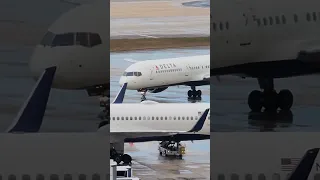 Good Morning! Delta Airlines Pulling Up to the E Gates in Tampa! #shorts #like #viral #subscribe