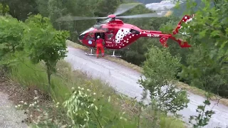 Spectacular Helicopter landing to rescue a cyclist with heart attack by AirZermatt Switserland