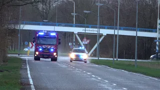 PRIO1 Politie haalt met spoed brandweer in voor een medische noodsituatie Langezand Lelystad!