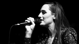 Yelle  "Complètement fou"