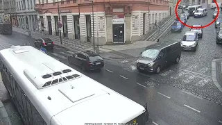 Pestrá kriminální minulost a kradené auto zřejmě stály za ujetím od nehody.