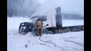 Заехала под встречную Фуру: В огненном ДТП в Архангельской области погибли три человека