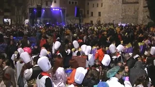 Milers de rubinencs surten al carrer per seguir la rua del Carnaval 2016