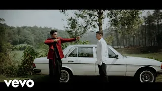 Nyoman Paul - Bernafaslah Sejenak (Official Music Video)