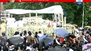 Live: Bollywood's first superstar Rajesh Khanna begins his last journey