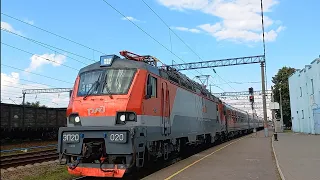 ЭП20-020 с поездом прибывает на станцию "Грязи-Воронежские"