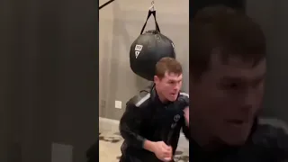 Canelo's head head movement  is on another level! 😤😤😤...