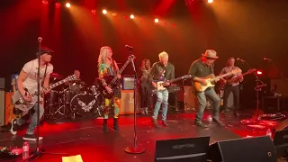 Barracuda by Nancy Wilson's Heart with special guest Mike McCready