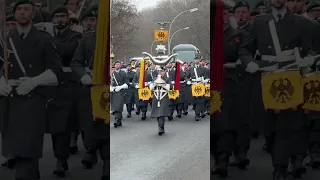 Yorckscher Marsch Stabsmusikkorps der Bundeswehr auf dem Weg zum Schloss Bellevue #bundeswehr #music