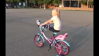 Acrobatics on the BIKE !!! Alice shows us what she learned ! Entertainment for children