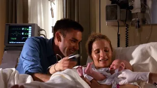 Army Wives (2007–2013): Roxy gives birth to her twins