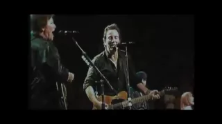 Bruce Springsteen w/ John Fogerty Proud Mary (Live VFC 2004 10 05)