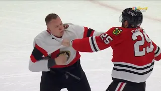 Jarred Tinordi drops the gloves with Brady Tkachuk