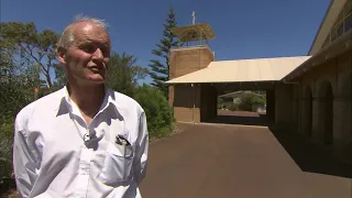 Il est le plus gros constructeur de maison en terre