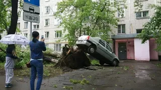 Мощный ураган глазами очевидцев обрушился на Москву / A powerful storm hit Moscow