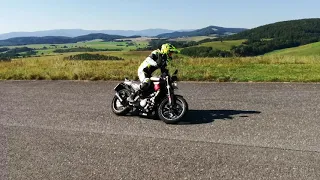 Svartpilen 401 stoppie wheelie