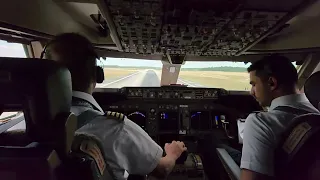 Cockpit view, BOEING 747 LAND AT HOUSTON AIRPORT.  Bumpy finel