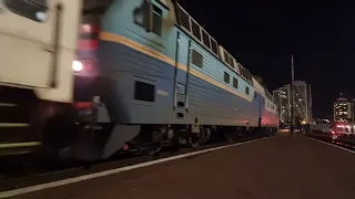 🇺🇦 Електровоз ЧС8-026 з поїздом EN 81 "Десна" Київ - Ужгород