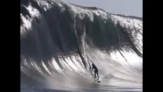 5 метровая волна и серфер - это невероятно..Кто победит?..Смотрим!