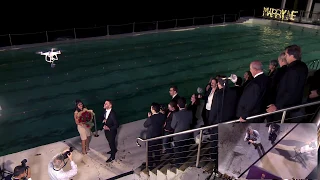 Bondi beach proposal, He surprised her with a choir guiding her to him