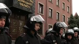 Pro-Russian forces occupy government buildings in Ukraine