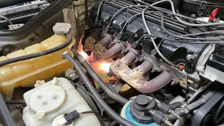 Mercedes Benz W124 300E with M103 open headers! Shooting BIG flames! EFI