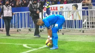 Fan throw bottle on Dimitri Payet lyon vs Marseille