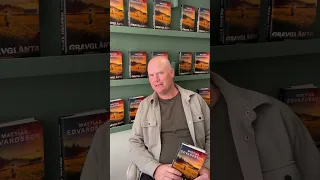 Mattias Edvardsson presenterar sin nya bok Gravglänta.